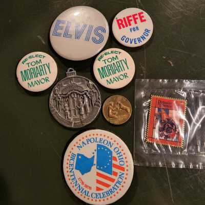 (8) Campaign Buttons