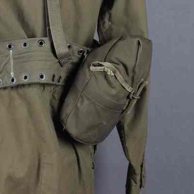 1982 Canadian Forces Pattern 1982 web equipment canteen carrier.
