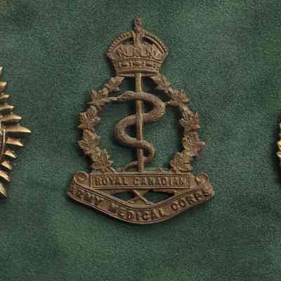 1914-1918 Canadian Army Medical Corps cap badge.