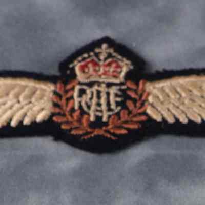 1939-1945 Royal Canadian Air Force Pilot's wing qualification badge.