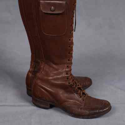 1943-1945 Royal Canadian Army Medical Corps Nursing Sister's service dress shoe (right)