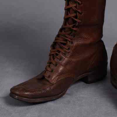1943-1945 Royal Canadian Army Medical Corps Nursing Sister's shoe (left)
