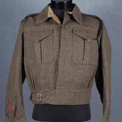 1942-1945 VRC Second Lieutenant's service dress jacket/lanyard