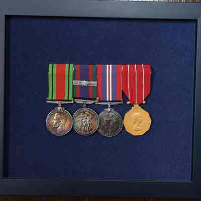 1939-1945 Canadian Volunteer Service Medal, w/overseas clasp.