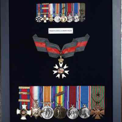 The Distinguished Service Order and Bar (miniature).