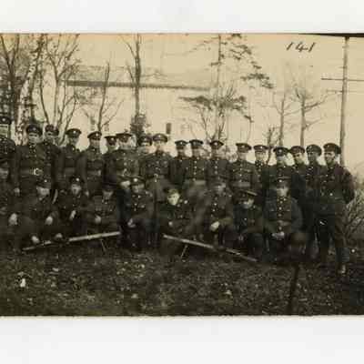 Postcard "An unidentified RPPC of a 4th Battalion Lewis Gun section."