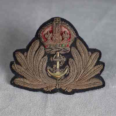 1939-1945 Royal Navy Fleet Air Arm cap badge.