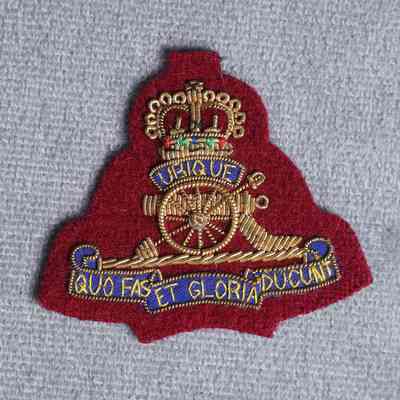 1970's Canadian Airborne Artillery officer's cap badge