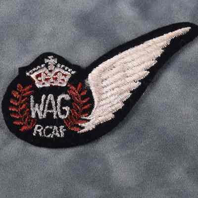 1943-1945 Royal Canadian Air Force Wireless Air Gunner's wing qualification badge.