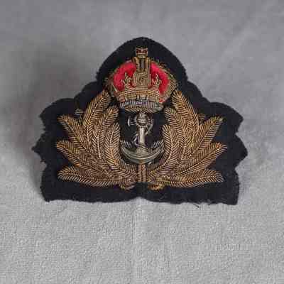 1940-1945 Royal Navy/Royal Canadian Navy cap badge.