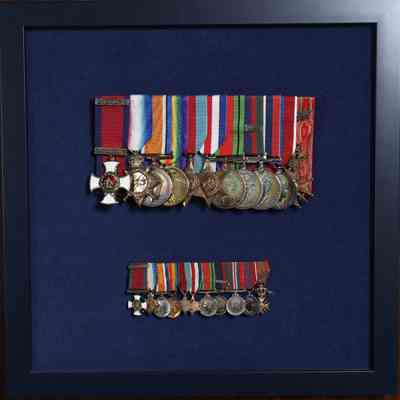 1944-1945 Canadian Volunteer Service Medal, w/overseas clasp (miniature).