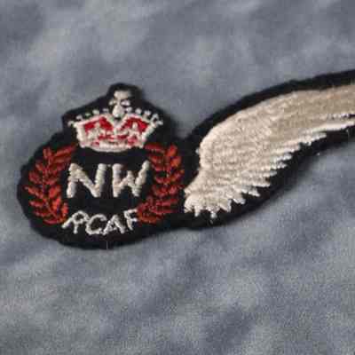 1943-1945 Royal Canadian Air Force Navigator-Wireless wing qualification badge.