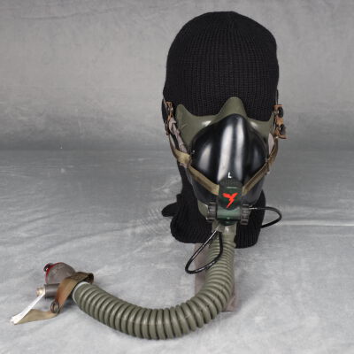 1983-1985 Canadian Forces Scott MS 22001 oxygen mask.
