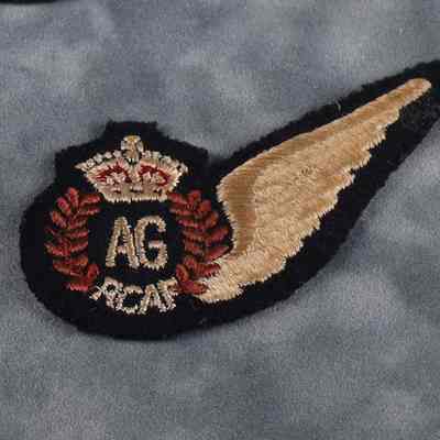 1943-1945 Royal Canadian Air Force Air Gunner's wing qualification badge.