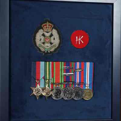 1939-1945 Can. Vol. Service Medal w/overseas and HONG KONG bars