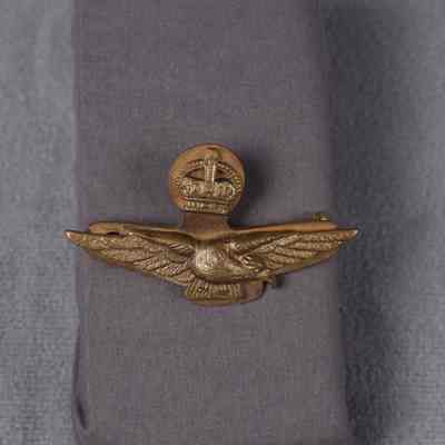 1940-1944 Royal Canadian Air Force cap badge