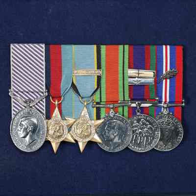 1939-1945 Canadian Volunteer Service Medal, w/"Bomber Command" clasp
