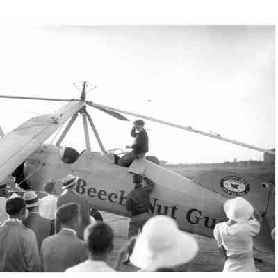 Amelia Earhart and the "Beechnut Gum" Autogyro