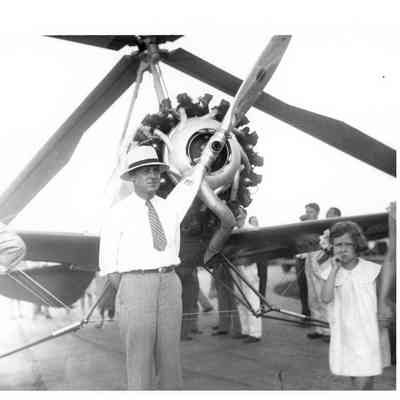 Paul Mantz with the Beechnut Gum Autogyro, Tulsa Airport