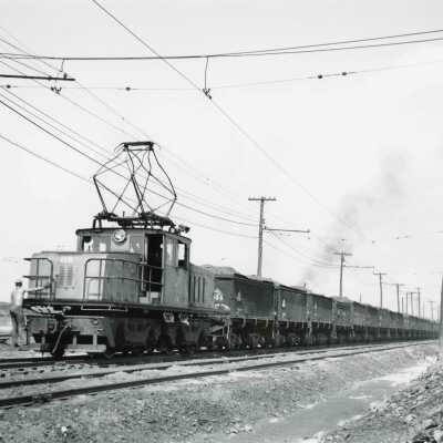 Photograph, INCO Engine 118 Hauling Ore, from collection of Dave Shaw.