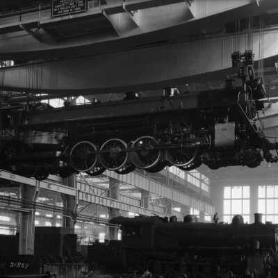 Photograph, Pt. St. Charles Canadian National Railways (CNR) shops, hoisting a 6100 locomotive.