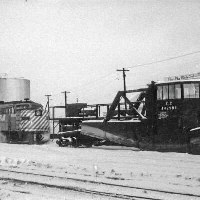 Photograph, Canadian Pacific Locomotive 4058, Spreader 402891.