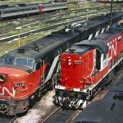 Photograph - CN locomotive no. 6779 and caboose no. 3152