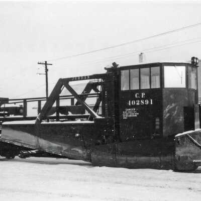 Photograph, Canadian Pacific Spreader 402891.