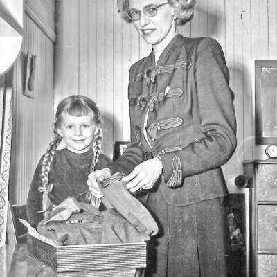 Photograph - Helen and Elizabeth McKay