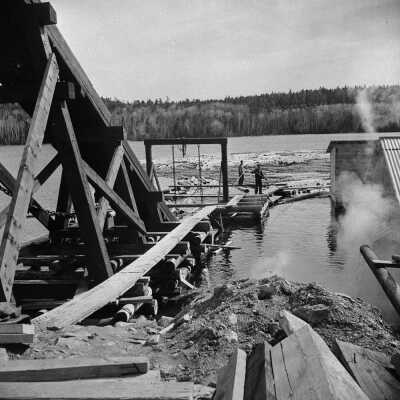 Photograph, Jackladder of Gillies Brothers Temagami sawmill on Cassels Lake, Ontario.