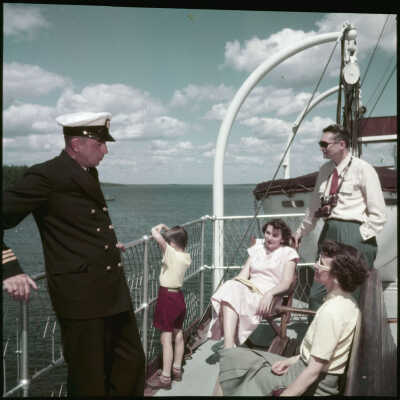 Photograph, Passengers aboard the SS Assiniboia, Canadian Pacific Steamship at Port McNicoll, Ontario.