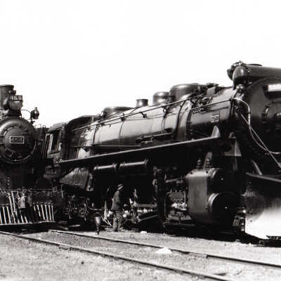 Photograph: "CNR Engine 464-5902."