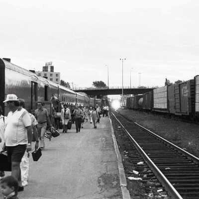 Photograph, VIA6513 on train 1 Sudbury psgrs detraining 860830.