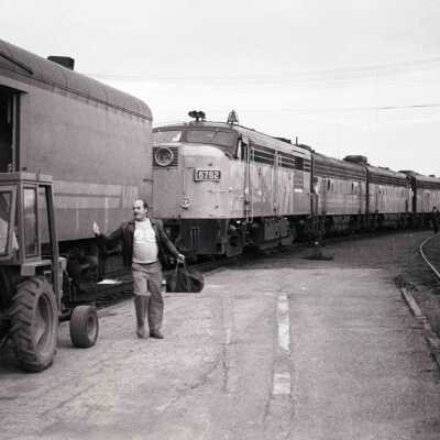 Photograph, VIA6752, switching train, Sudbury 860830.
