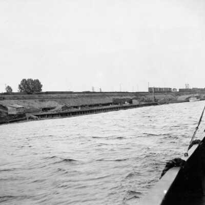 Photograph, Grand Trunk Pacific wharf at Fort William Ontario.