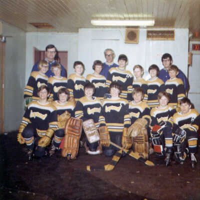 Photograph, 1971-1972 Hockey Team Unknown.