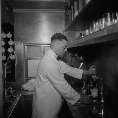 Photograph, Canadian National Railways (CNR) Lounge Car "James Bay" - soda fountain.