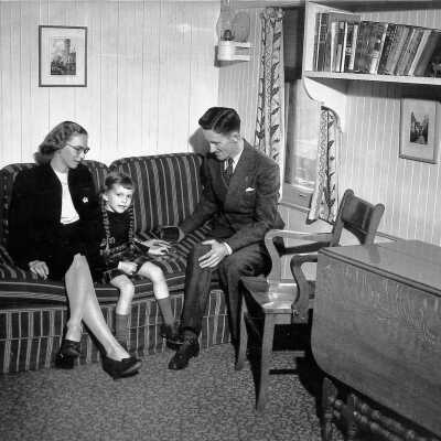Photograph, 1945, Angus, Helen & Elizabeth McKay, T&NO School Car.