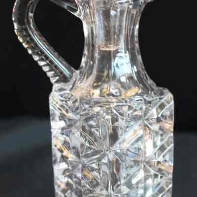 Thumbprint Triangles Cruet