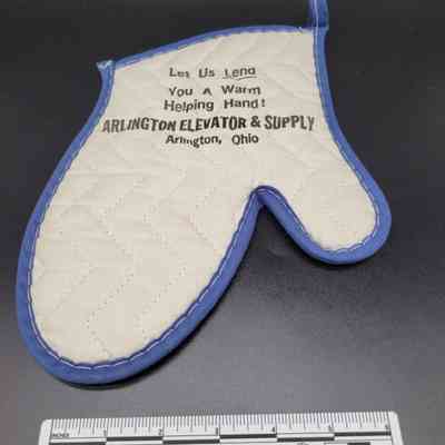 Arlington Elevator Oven Mitt