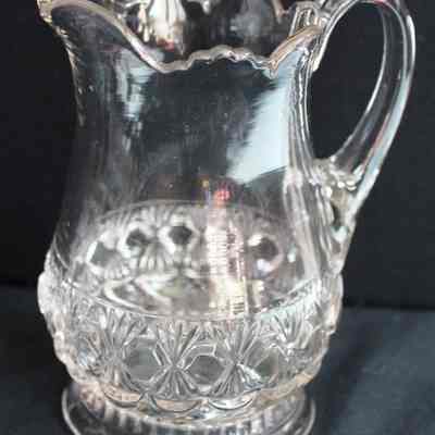 Cream pitcher Pillar