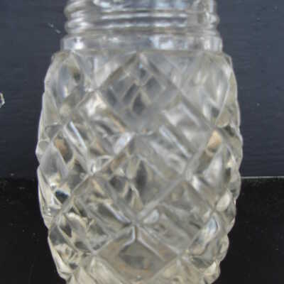 Block & Double Bar Pattern Saltshaker