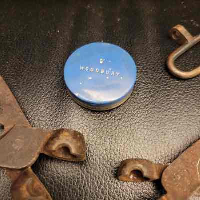Woodbury Cosmetic Container