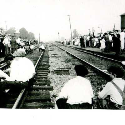 Citizens of Newton Falls wait for Harding's Train
