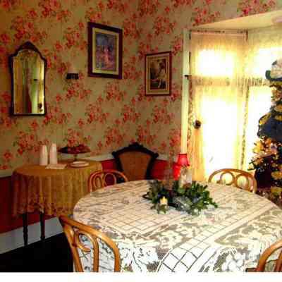 Shabby Settee