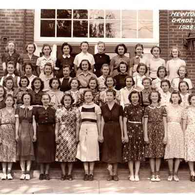 11th Grade Girls Class Photo