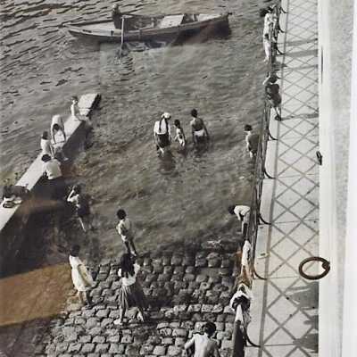 Saturday Along The Quaes- Paris