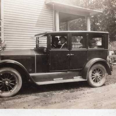 Car, with 4 persons