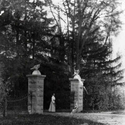 Thomas Bryan Estate, entrance