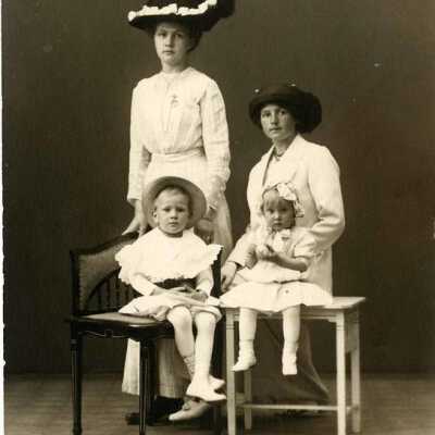 Harold Norlie & Family photograph